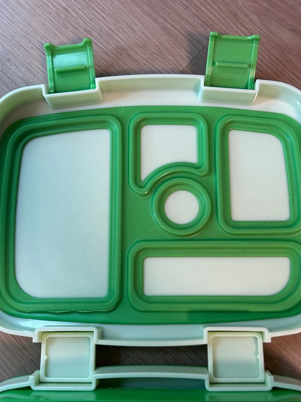 Bentgo-Style Kids Lunchbox Tray 5 Compartment Green plus FREE food picks